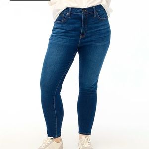 9" mid-rise skinny jean in signature stretch NWT